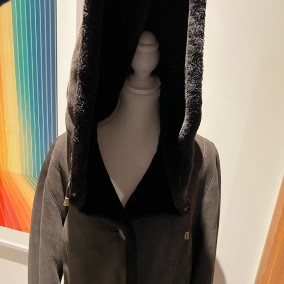 Danier Lamb Shearling car length coat - Picture 5 of 10